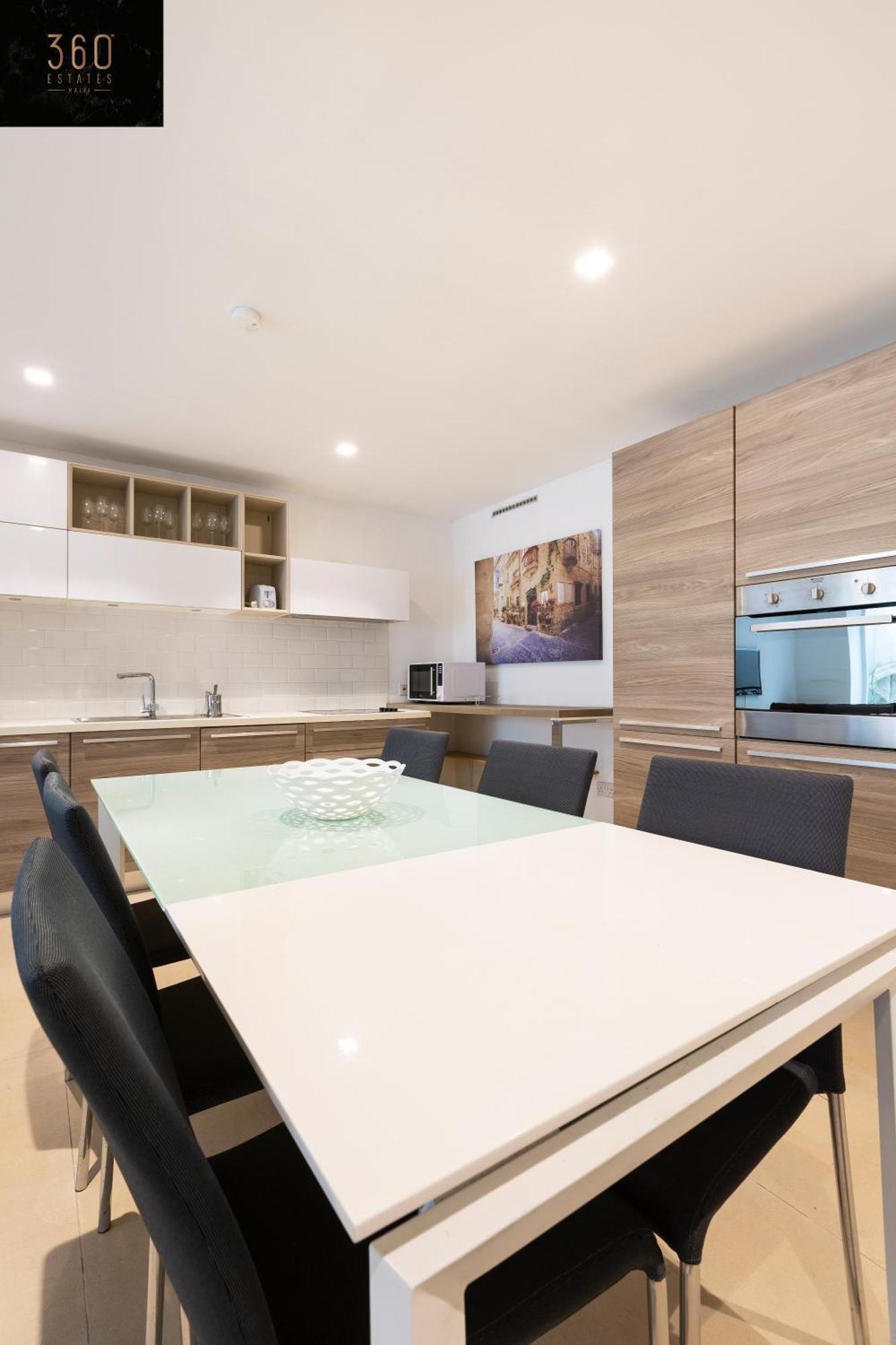 4Br Home In Prime Location Just Off The Promenade By 360 Estates 슬리에마 외부 사진